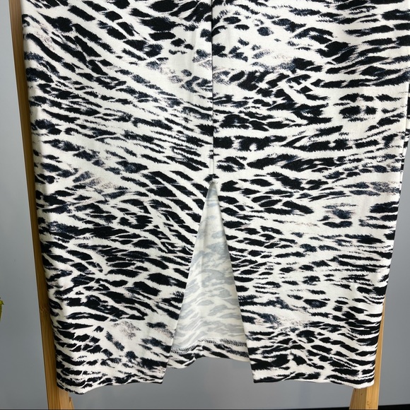 Witchery Stretchy Pull-on Skirt - Size 6 - Picture 4 of 9